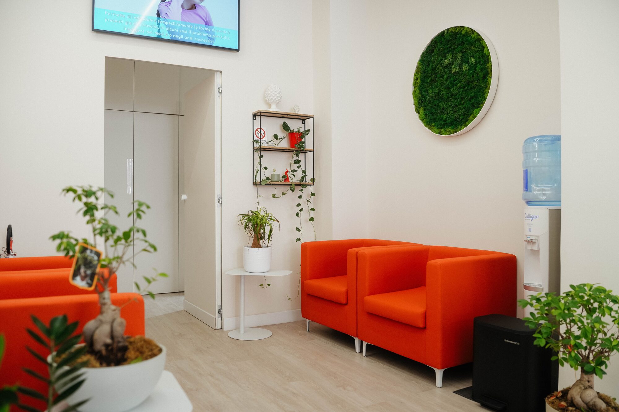 Sala d'attesa Viagrande — spazi ampi e comfort per l'attesa.